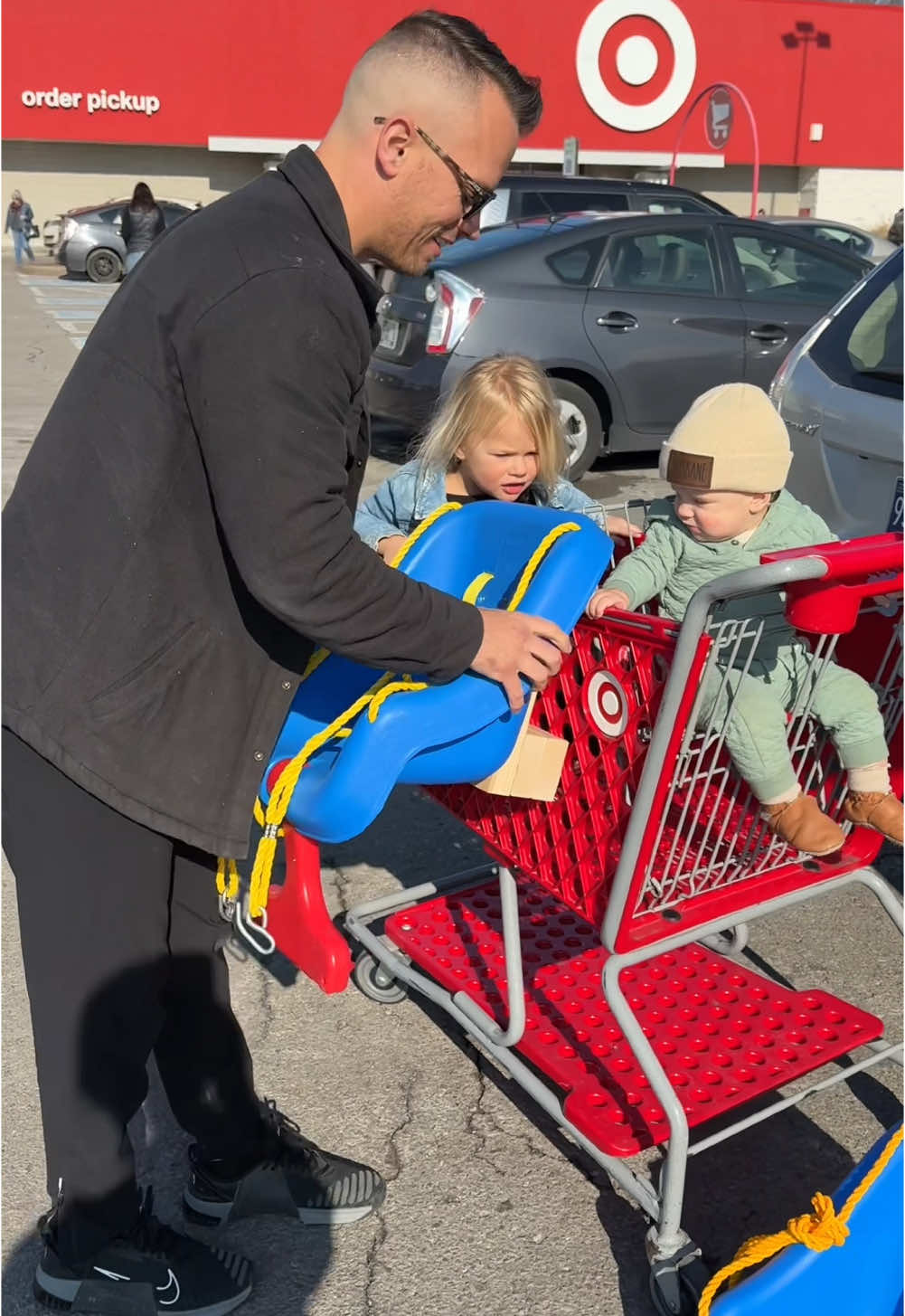 Triplet Dad solves shopping cart Problem! 🤣 #dad #DIY #triplets #target #mom #twins 