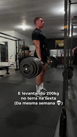Tudo são fases…o Giovane de antes não ia acreditar kkkkk Meia maratona na quarta 🤝 200kg no terra na sexta  . . . . . #academia #treino #gym #disciplina #evolução #motivação #superacao #corrida #run  