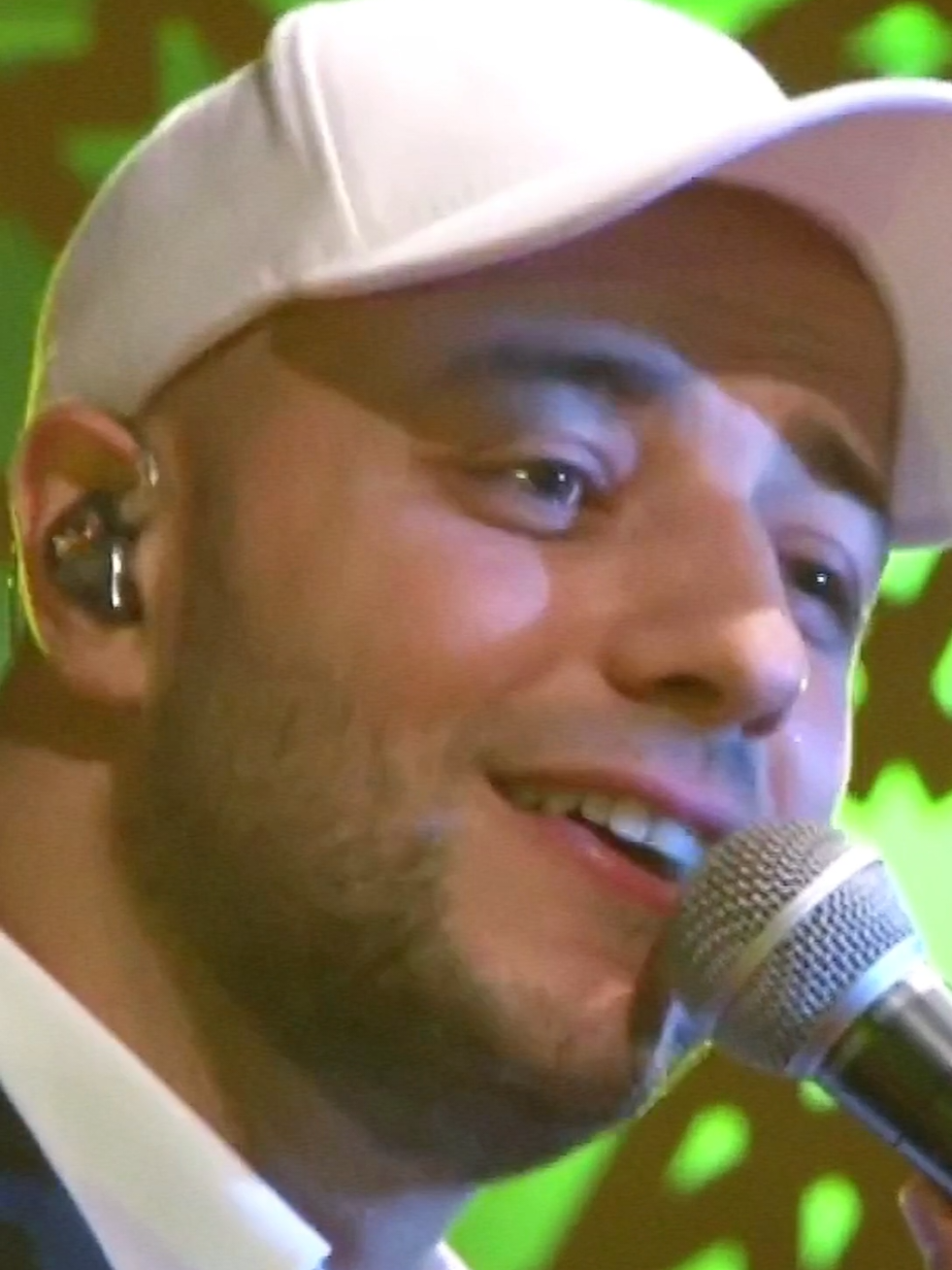 Ramadan vibes really hit different, family reunions, smell of iftar food, Quran being played everywhere, late night walks after iftar, the warm taraweeh nights, staying up till suhoor. The best month is coming! 🤍 @Maher Zain #maherzain #fyp #ramadan2025 #sweden #mzsongs 