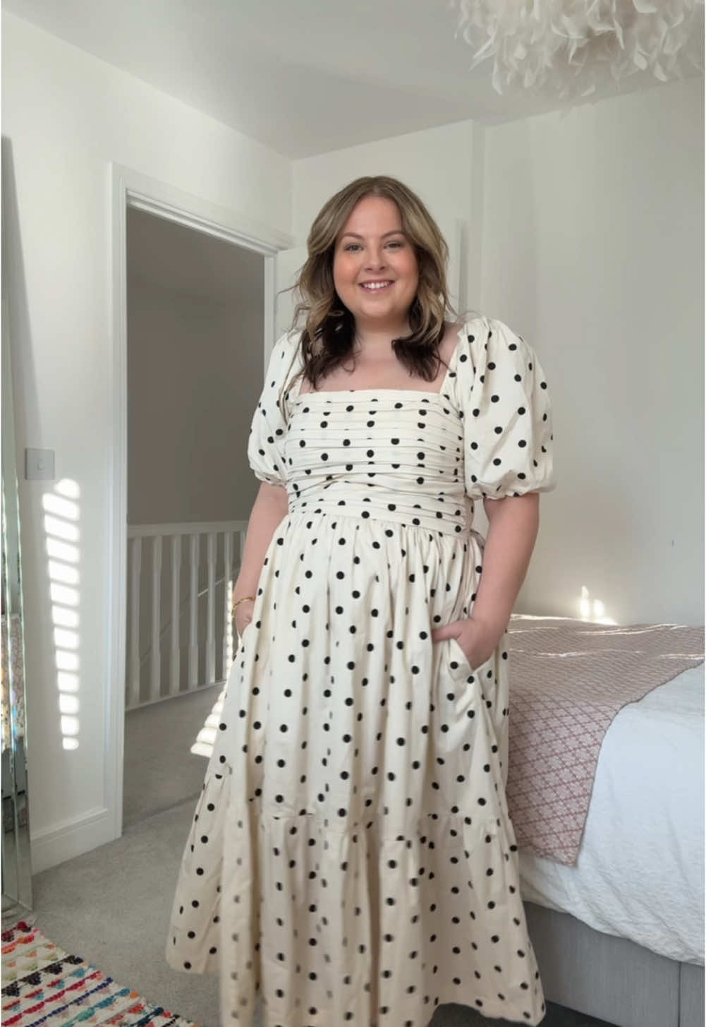 Can I get a little commotion for this @abercrombie dress? It’s now £36 in the sale! #abercrombie #abercrombiestyle #midsizeoutfitinspo #mididressoutfit 