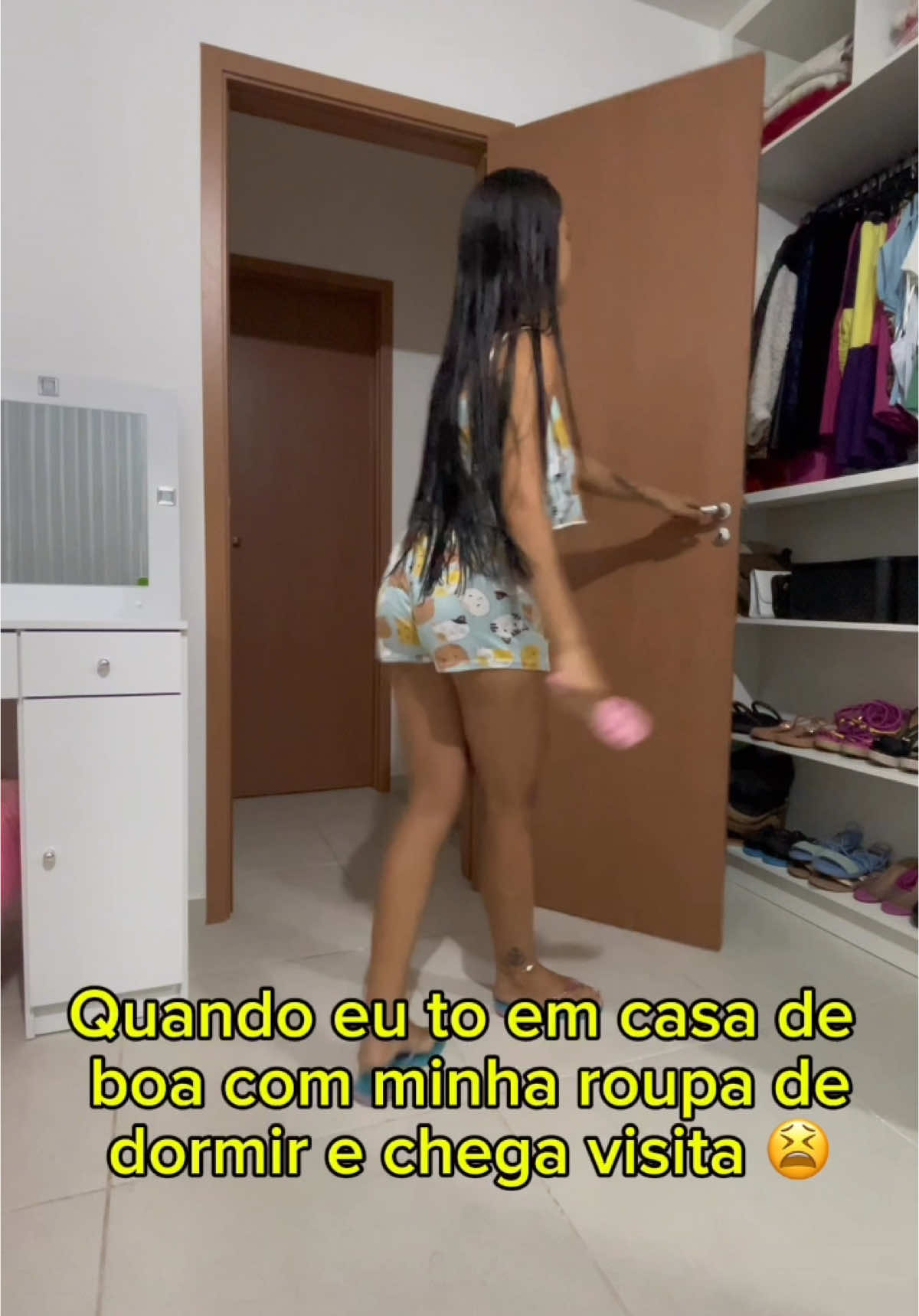 Quem mais se identifica?  . . . #meme #humor #pijama #engracados #viral #cabeloslongos 
