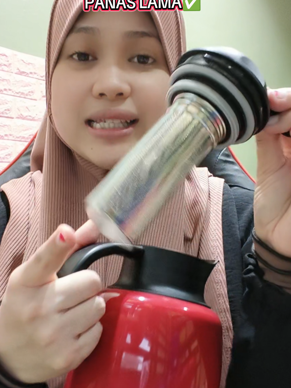 best guna teapot tyeso ni sebab dia tahan panas Dan sejuk lama tau.klau korang jenis suka minum air panas kena DAPATKAN 1.bancuh air panas pagi sampai ke petang air still lagi panas tau #teapot #teapottyeso #thermos #thermostat 