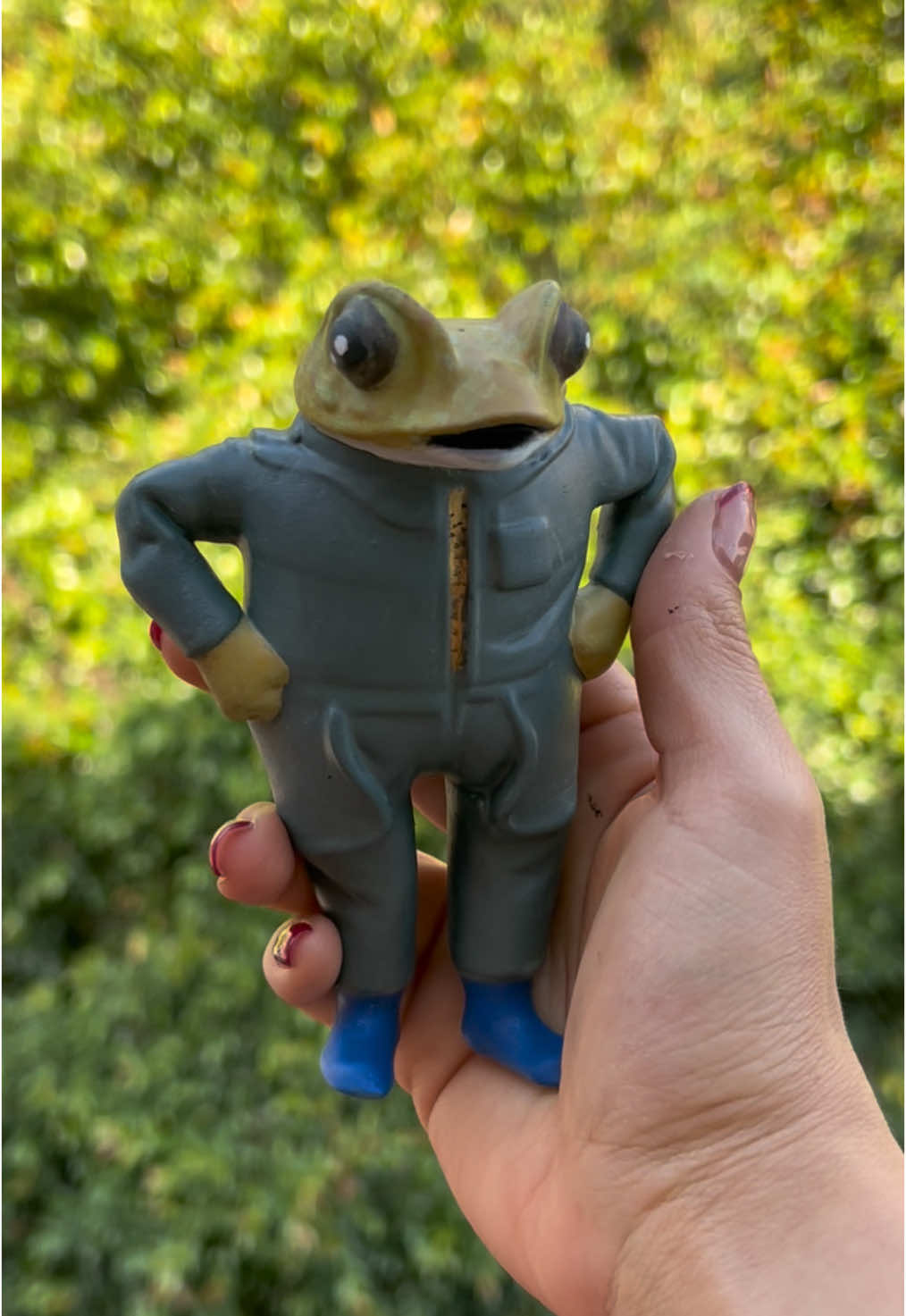 Acompáñame a pintar a Concho, el sapo viral de tiktok 🐸❤️ #figuraspersonalizadas #colombia #regalopersonalizado #2025 #mangoart #figuras #personalizado #debitirarmasfotos #badbunny #concho #sapo #dtmf 
