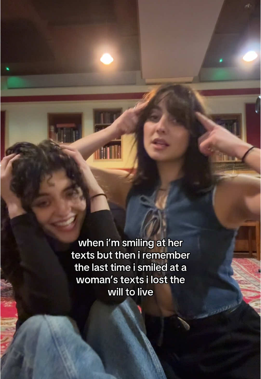 guys stop us immediately #wlw #wlwtiktok #girlswholikegirls #wlwlesbian #wuhluhwuh #relatable #fypシ゚ #wlwtok #lesbiansoftiktok #wlwcouple #textingstories #textingstory #textingmycrush #texting @Bluegirl 