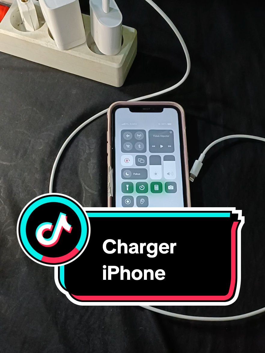 Charger iPhone bergaransi 2 tahun cek keranjang kuning mumpung lagi promo #charger #iphone #chargeriphone #chargeriphone20w #chargerfastcharging #cuantanpabatas #wibgajian #fyp 