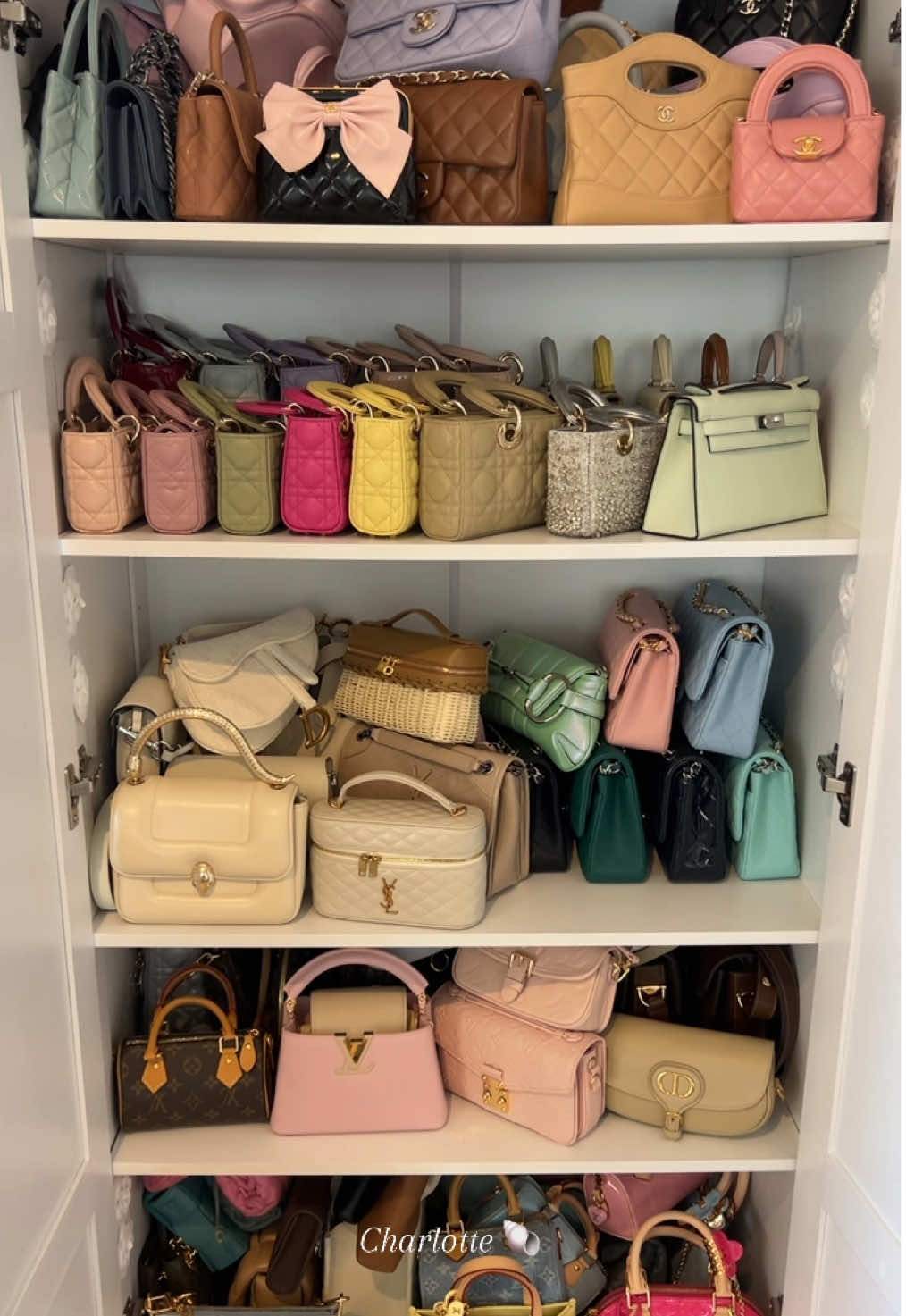 rearranged one of my bag shelves, I live in an apartment hence the minimal storage 🥲 #bagcollection #handbags #bagstorage #colorful #fyp 