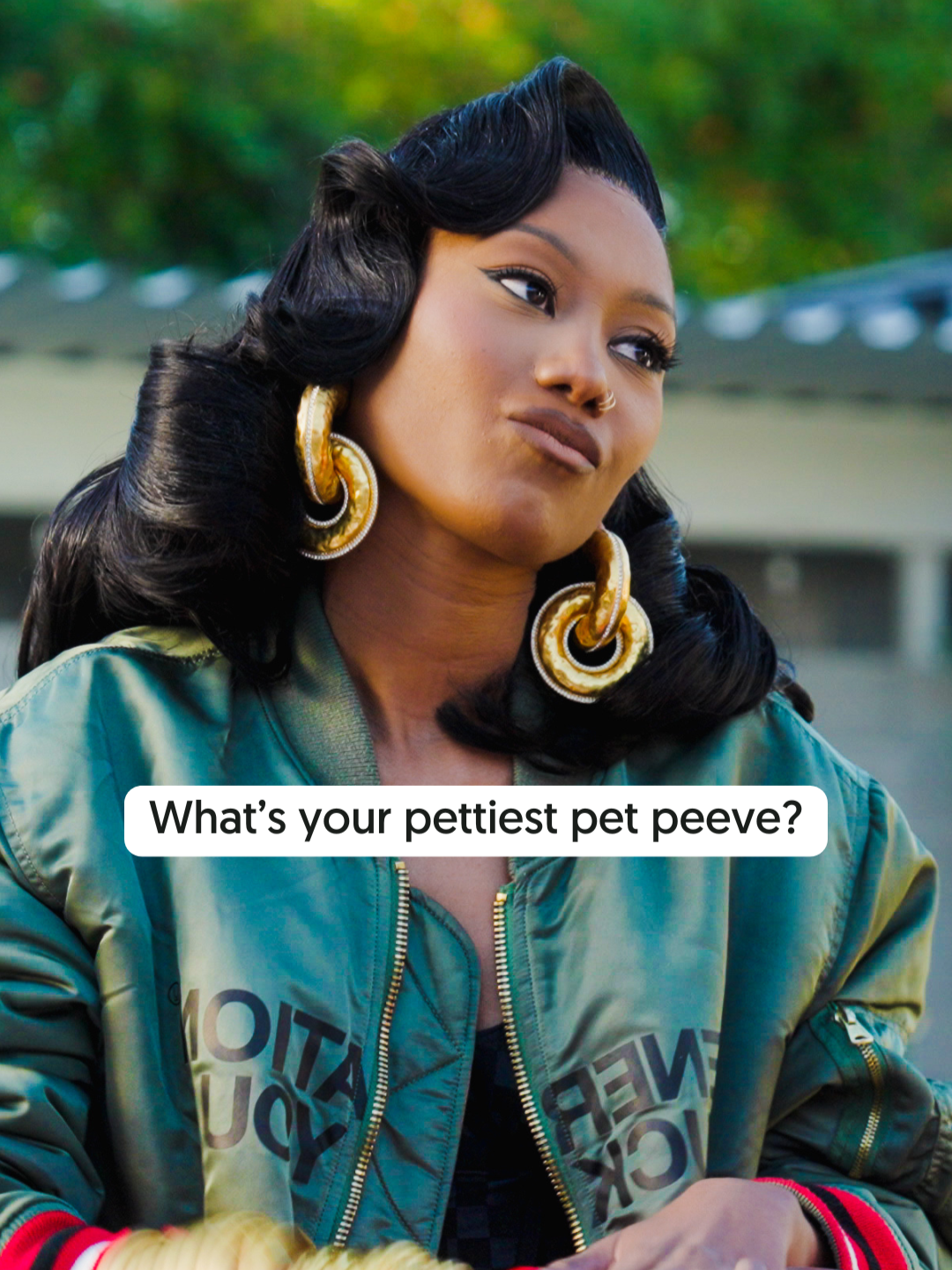 What's your pettiest pet peeve? Meanwhile, I'd always be getting on @munilong's nerves because I stay hungry 🤣😩 #HouseGuest #munilong #petpeeve