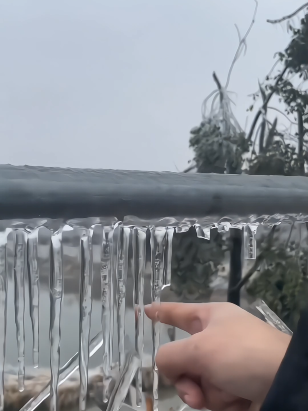 🥶🥶 #satisfying #asmr #ice #oddlysatisfying #fyp 