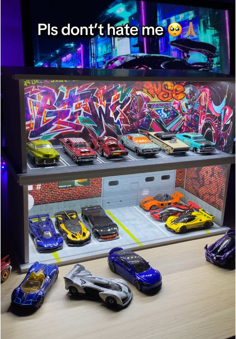 For Hotwheels lovers 😍🚘 #hotwheels #cars #garagehotwheels #TikTokShop #hotwheelscollection LED lighting garage with urban illustration.