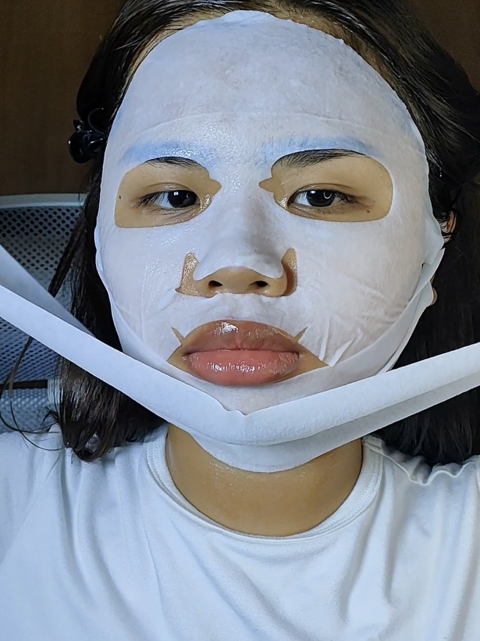 THIS IS HOW WE DO FACELIFT AT HOME NOW.  A painless alternative to get that snatchlift effect within 20 minutes. NAD+ BIO Lifting Full Face Mask will definitely reduce that double chin and puffiness of your face #facelifting #jawline #instantfacelift #jowls #doublechin #sculptedface #NAD #sheetmask #numbuzin #kbeauty