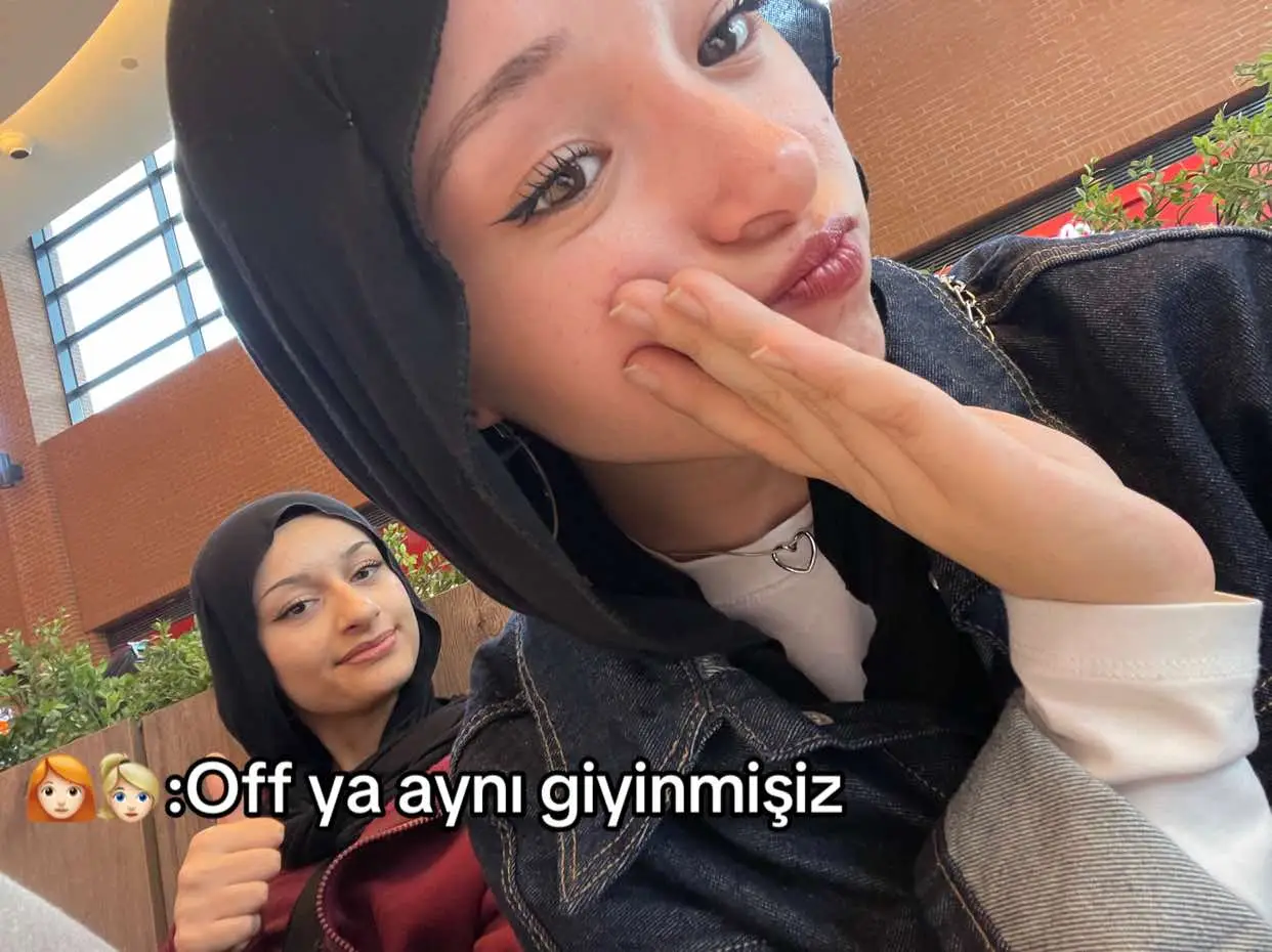 Biz artık aynı kişiyiz🫢 #sister #fotoğrafakımı #kesfet #kesfetteyiz #foryoupagе #fypp #fypシ゚viral🖤tiktok 