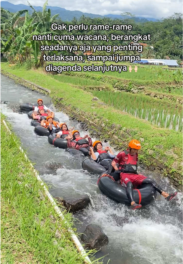 P inpo gass 💦🚣🏻‍♀️ #tubing #rivertubing #fypage #fyp #xyzabc #4u #inpo #purwokertoviral #cilongok #panembangancilongok 