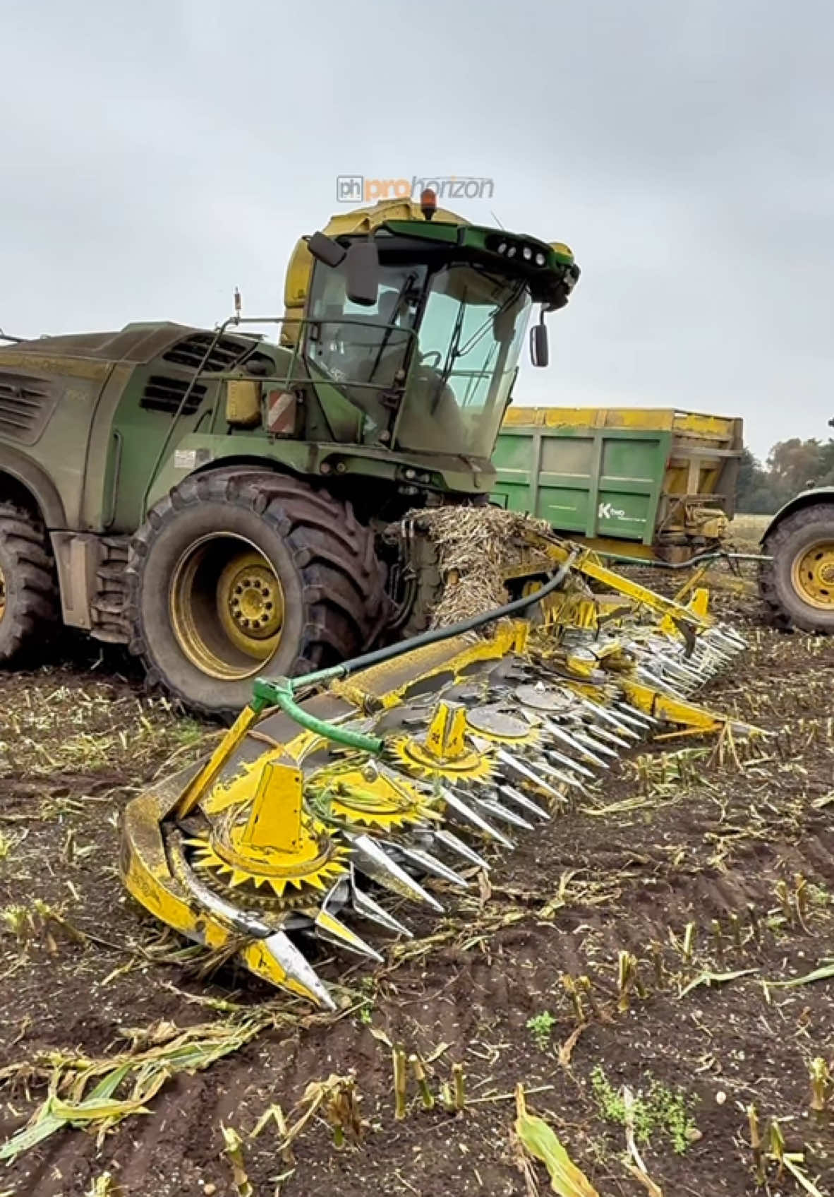 In the field with the John Deere 9900i forage harvester with Andrew driving and in cab with Suzy @fittestfarmgirl #johndeere #forageharvester #silage #agri