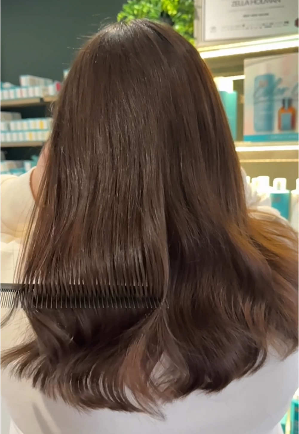 Want to know a secret?  . . GREEN - yep put green with your brunettes to cool the orange tones down, but keep it’s amazingly rich.  .  .  @Moroccanoil #haireducation #haireducator #brunette #brownhair #hairinspo #hairtok #colorcorection #colourcorrection #hairtransformation #hairconsultation 