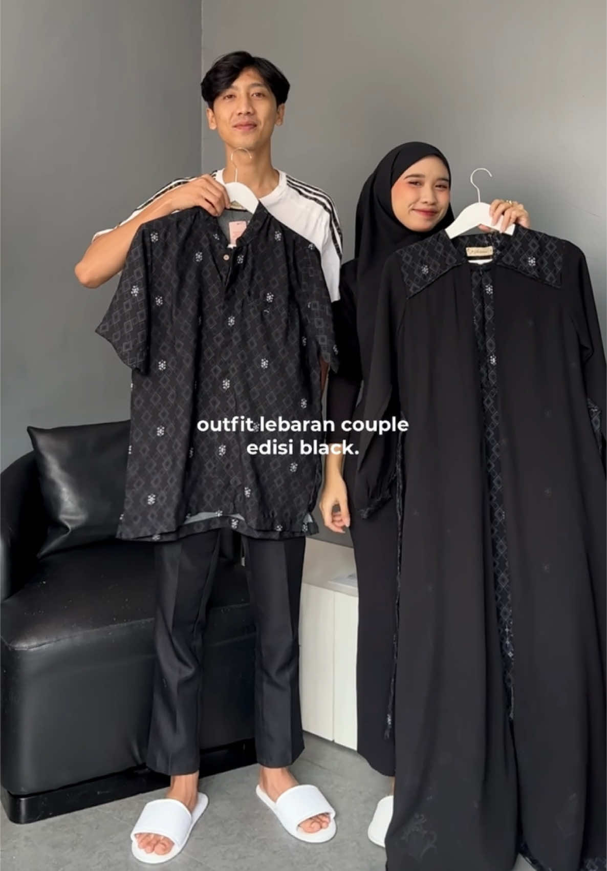 masyaallah lebaran bareng paksu pake black elegan banget 🥹🤍 🔗details produk set couple (selaras series) — l!nk no. 500a [@Salvina Hijab] ankle pants — 146a heels — 229a #fyp #outfitideas #outfitlebaran2025 #selarassalvina 