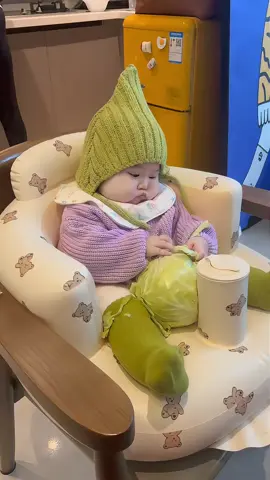 Làm xong rau mới được bà bô cho uống sữa 😤 #viabexinhyeu #nhavia2vach #babycutevideos #nhaviabeyeu 