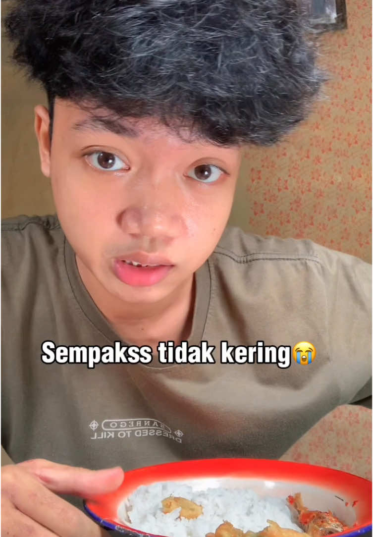 DITEMPAT KALIAN???!  Siapaa tadi yg ga skolahhh karna ujann😂 #fyp #makanditiktok 