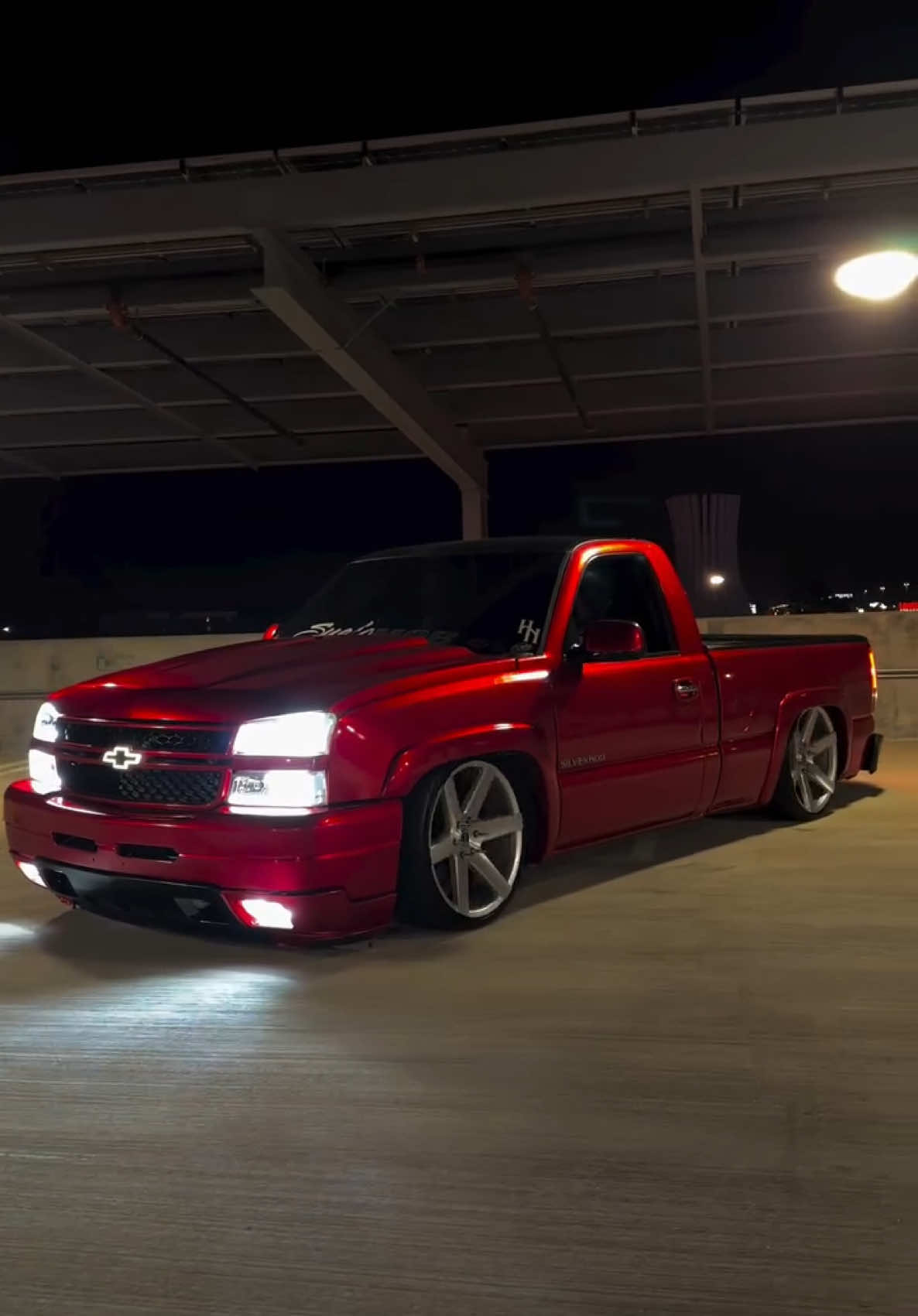 Candy Red NBS silverado cat eye 😻  #nnbs #trokiando #singlecab #silveradocateye #droppedtrucks #suelomob #silverado #nbs #streettrucks #obs #suelo #ssclone #cheyenne #obschevy #truckinaround #gmc #chevysilverado #ss #chevy #truckingaround #californiatruckinvasion #trokasperronas #billets #droppedtruckcartel #lowtrucks #lowlife #hd #explorepage #bagged #chevynation 