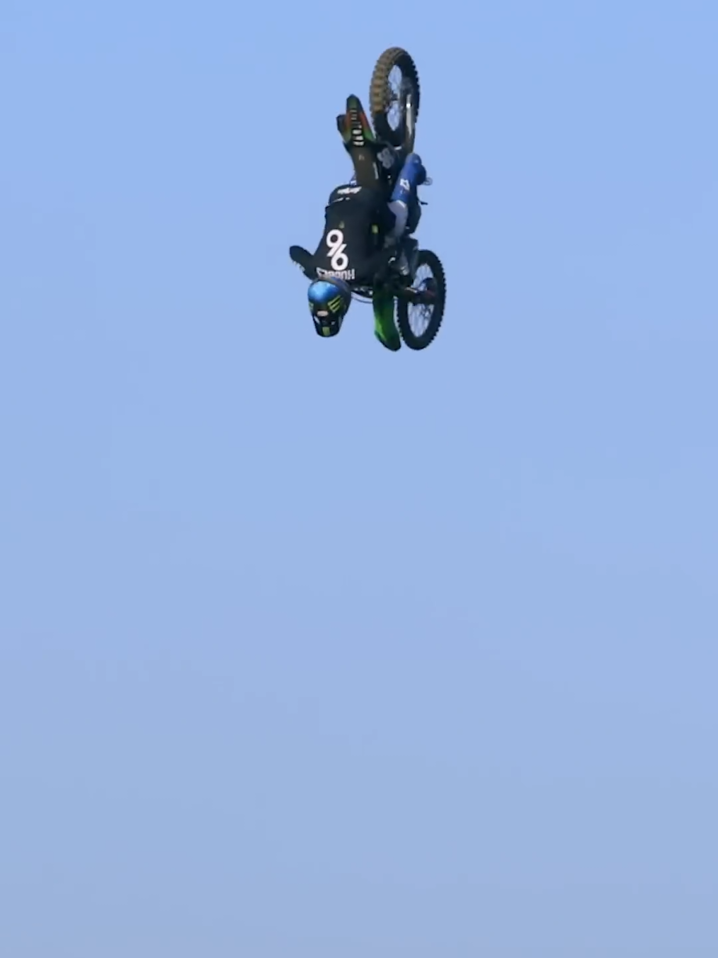 The sky dog backflip to seat stand wheelie  #wheelie #dirtbike #stunts #foryoupage #viral 