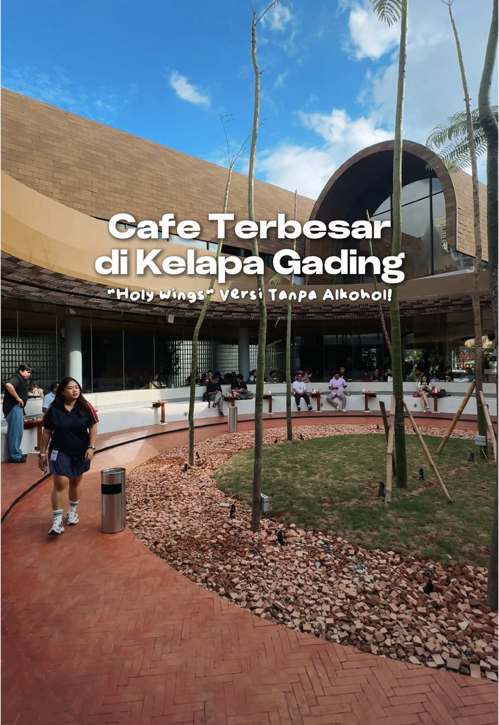 Ketika Holy Wings buka coffee shop terbesar di Kelapa Gading 😍 Cafe dengan konsep coffee entertainment by HW Group ini beneran keren banget asli! #sayapsuci #kulinerkelapagading #hangoutjakarta kelapa gading place to go