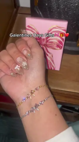 You + Me = friendship bracelets❤️🎀 #friendshipbracelets #coquette #affordablejewelry #goldjewelry #silverjewelry #cutebracelets #Love #jewlery#gift #loveugift 