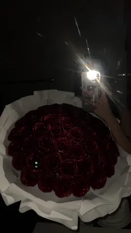 สนใจทักสอบถามได้เลยค่า♥️  #กุหลาบเพชร #จัดช่อดอไม้ #glitterrose #ร้านดอกไม้ราชบุรี #ร้านดอกไม้ออนไลน์ #fyp 