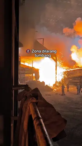 #gnihelm_kuning👷🏽 #kulipabrik #anak_tungku #safetyfirs #ptgunbusternickelindustry👷 #gnimorowaliutara_sulteng #ptgni #gnifacktory #ferronickel #furnace #fypシ゚ #exzbca #masukberanda #bismillahramee #foryoupage #bahanswmu #foryou #setorywa 