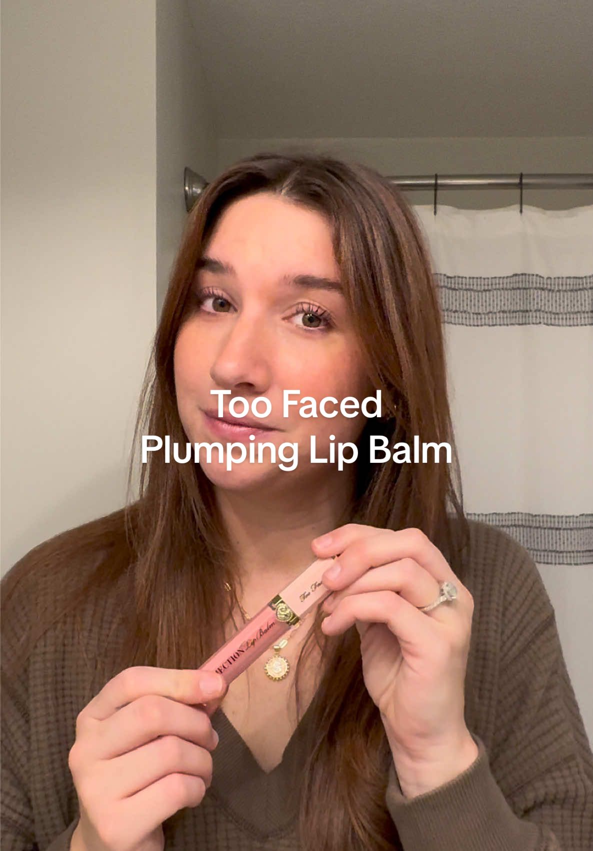 I’m really loving this lip balm although I would consider it more a gloss and it gives that nice tingle to plump the lips! @Too Faced #toofaced #lips #makeup #makeupreview 