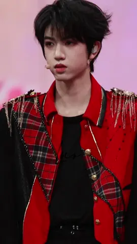 TF家庭 NEW YEAR CONCERT 2025 1.18,  my prince charming 😘 💓#zhangguiyuan #concert #tf家族 #tffamily #tf家族练习生 #tffamily_4th_generation #tffamily #cpop #idol #trainee #fyp #时代峰峻 