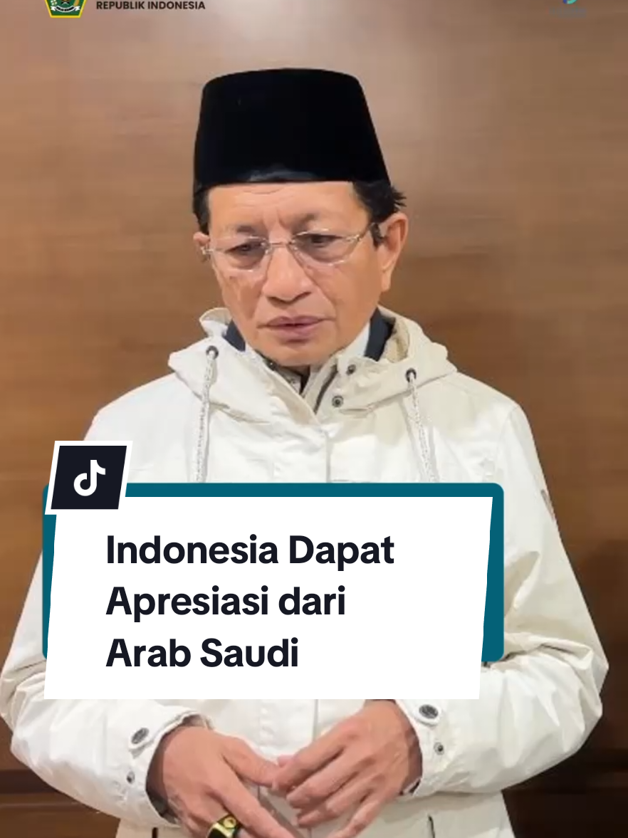 Menteri Agama Nasaruddin Umar menyampaikan Pemerintah Arab Saudi mengapresiasi Pemerintah Indonesia karena mengelola penyelenggaraan ibadah haji dengan profesional dan humanis. Menurut pemerintah Arab Saudi, hal ini berkontributif terhadap peningkatan penyelenggaraan ibadah haji secara global. Menurut Menag, apresiasi ini disampaikan Menteri Haji dan Umrah Arab Saudi Tawfiq F. Al-Rabiah saat bertemu dengannya di Jeddah akhir pekan lalu. “Kami mendapatkan apresiasi dari Kerajaan Arab Saudi. Menurut mereka, Indonesia kalau memikirkan sesuatu bukan hanya untuk jemaahnya sendiri tetapi juga untuk kemaslahatan umum untuk haji seluruh dunia dan bagaimana mempromosikan haji yang humanis,” ungkap Menag Nasaruddin setibanya di Bandara Soekarno Hatta usai melakukan lawatan ke Arab Saudi, Kamis (16/1/2025).