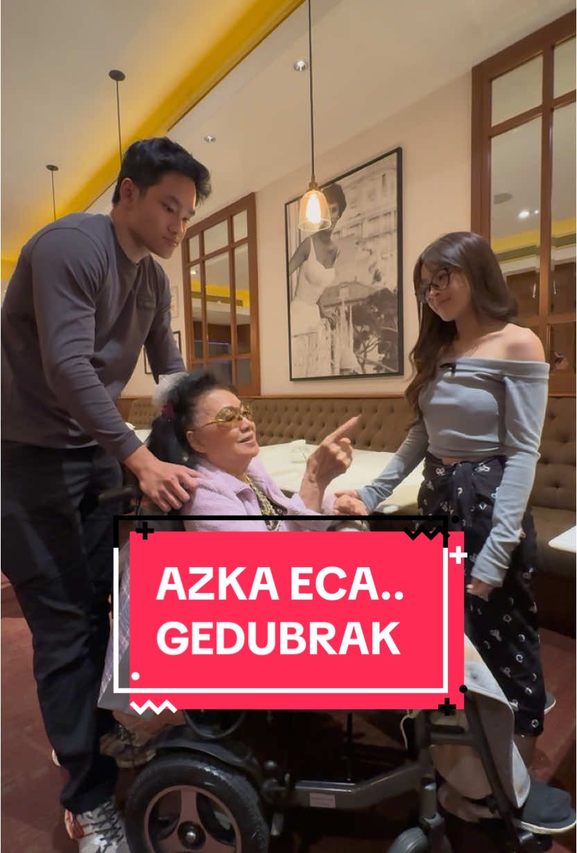 Diluar Scene ini... AZKA GEDUBRAAAK Jatoooh.. Mnrt BMKG dia takut Oma nya ngomong macem2...😂  Coba ECA sama AZKA klarifikasi di #PODHUB... Klarifikasi KENAPA JATUH TADI... @vidialdiano 