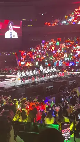 This uniform??? Ahh I really miss them😭😭😭 thanks shidaifengjun for this🥹🫶🏻🙏🏻 #tffamily_3rd_generation #tf家族2025新年音乐会热爱 #fyp 