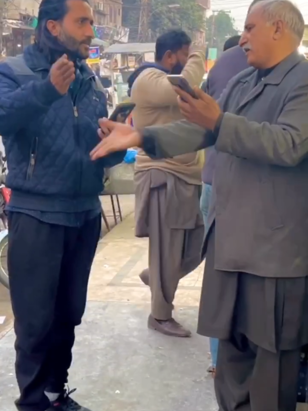 shakehand prank comedy with uncle 🤣 #foryou #prank #funny #foryoupage #viral #comedy @Riz.Ali @🌹 Marcinha 🌹 @marylou 🐿️🌎 