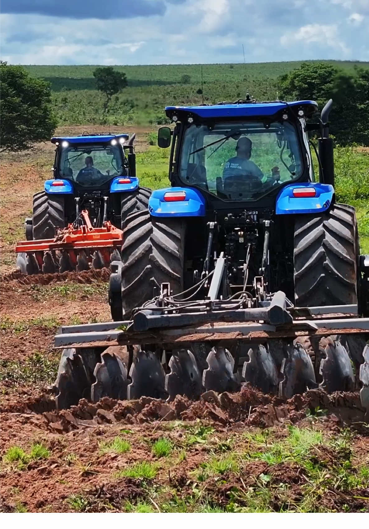 Na lida! 🚜 #agro #fyp #fazenda #matogrosso #terras #trustagrocompany #transformation #paranatinga #fyyy 