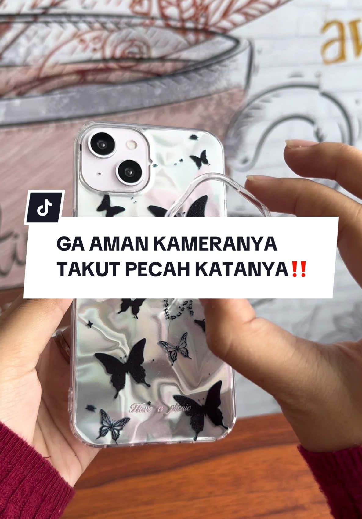 pdhl engga loh sudah ada pelindung kameranya😭 #casebutterfly #casekupukupu #caseiphone #iphone13 #rekomendasicase #casehpmurah #MLBB8TH 