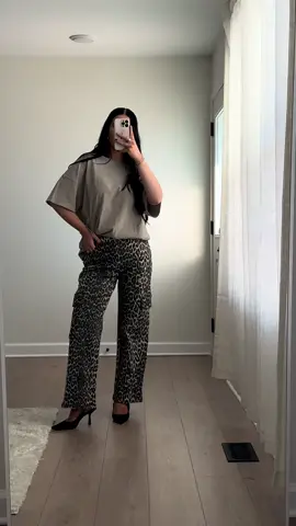 are you sick of the leopard yet, cuz I’m clearly not 😅 these pants have an elastic waistband which makes them extra comfy!  top- Stacy Oversized Tee pants- Willow Animal Print Pants #OOTD #trendyoutfits #leopardpants #recentoutfits #fitcheck 