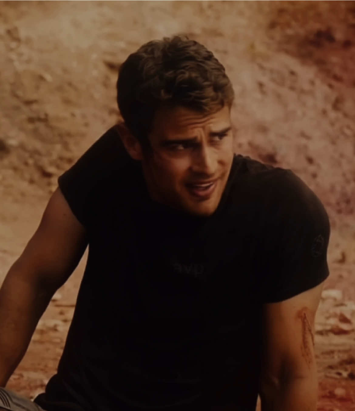 Still handsome #theojames #theojamesedit #tobiaseaton #tobiaseatonedit #four #divergent #fyp #foryou #foryoupage 