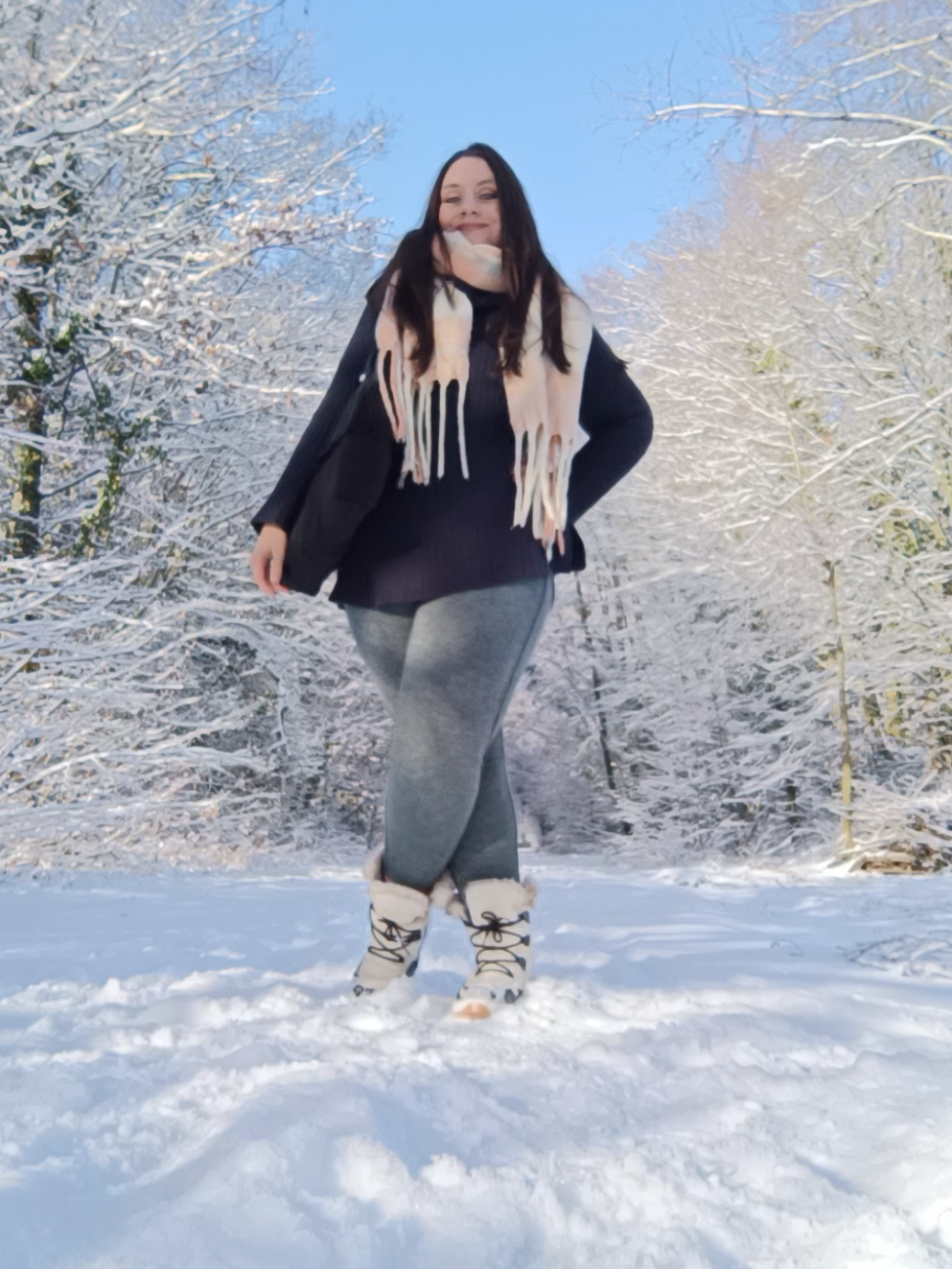 Je veux de la neige comme ça à nouveau 🙂🙂🙂 #emelineparentpics #neige #snow #outfit #nature #France #Paysage #landscape 