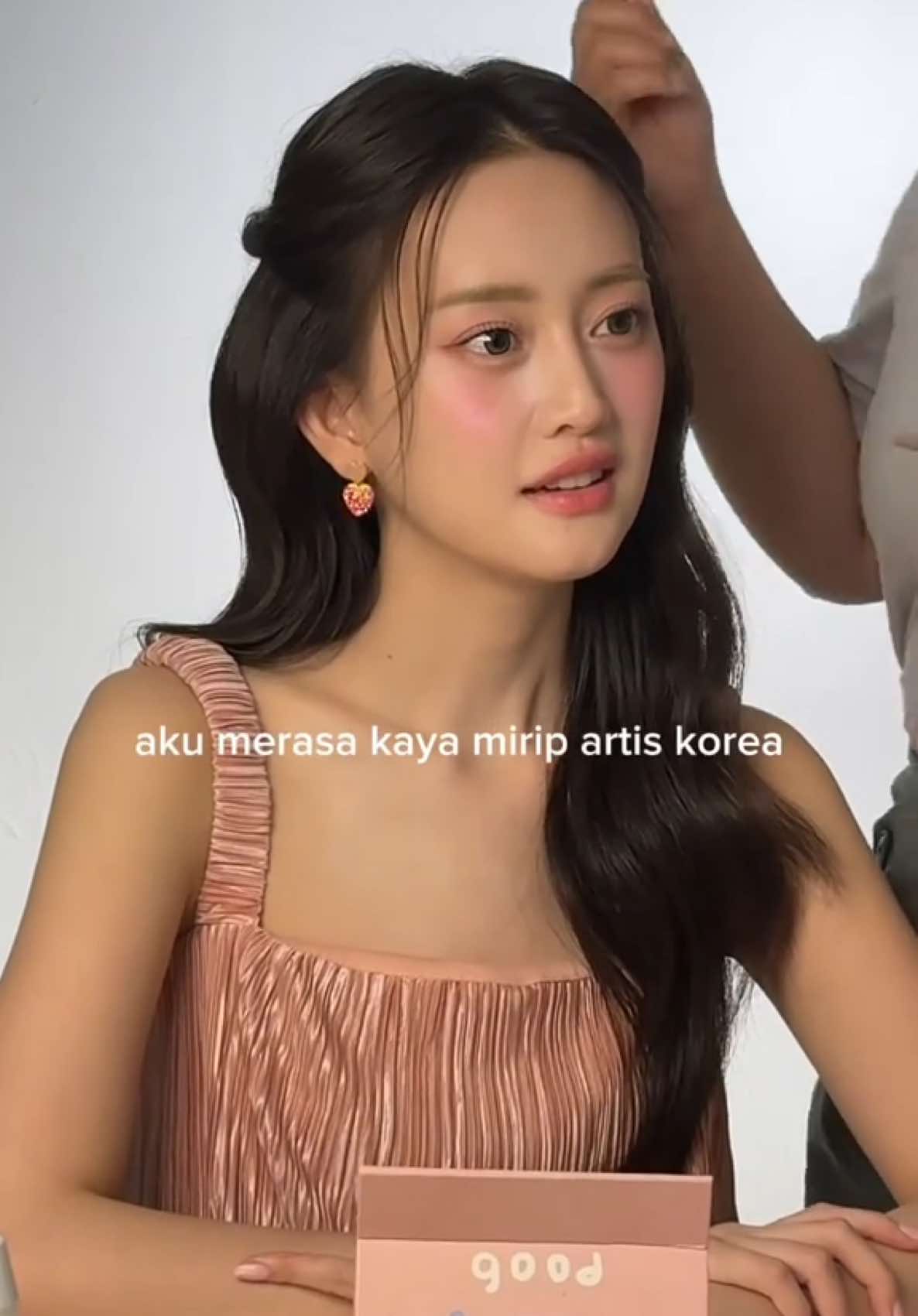 tebak mirip siapa… dan juga tebak brand nya🐰🎀 #koreandrama #koreanmakeup #kmakeup #kbeauty #CapCut 