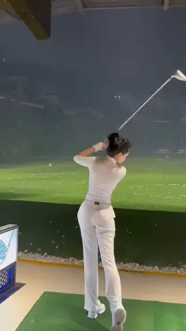 #sportswomen #thethao #shorts #body #golf #golfgirl