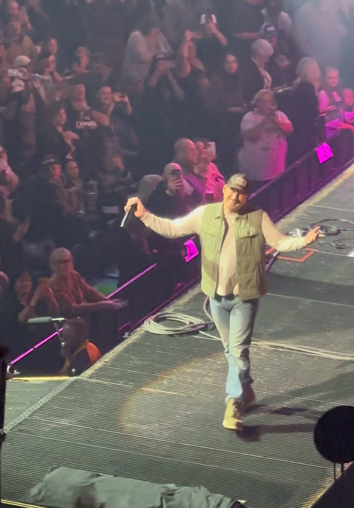 THAT SMILE!!! 😄🥰 #morganwallen #longlivecowgirls #jellyrollconcert #nashville