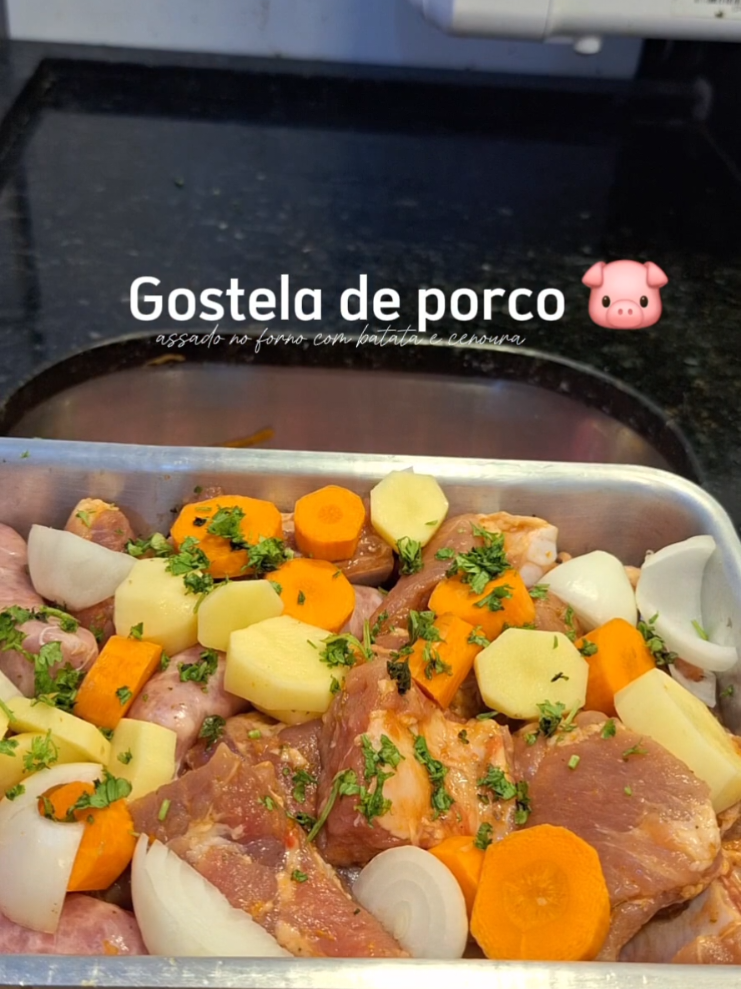 Bora para o almoço de hoje? costela de porco 🐷 assada com batata e cenoura 🥕  #comida  #gastronomia  #almocodehoje  #costelaassada 