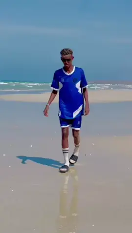 BosaasoH beach 😍✌🏻💙🌊#somalitiktok#sports #wadajirfamily#puntlander#Bosaaso 