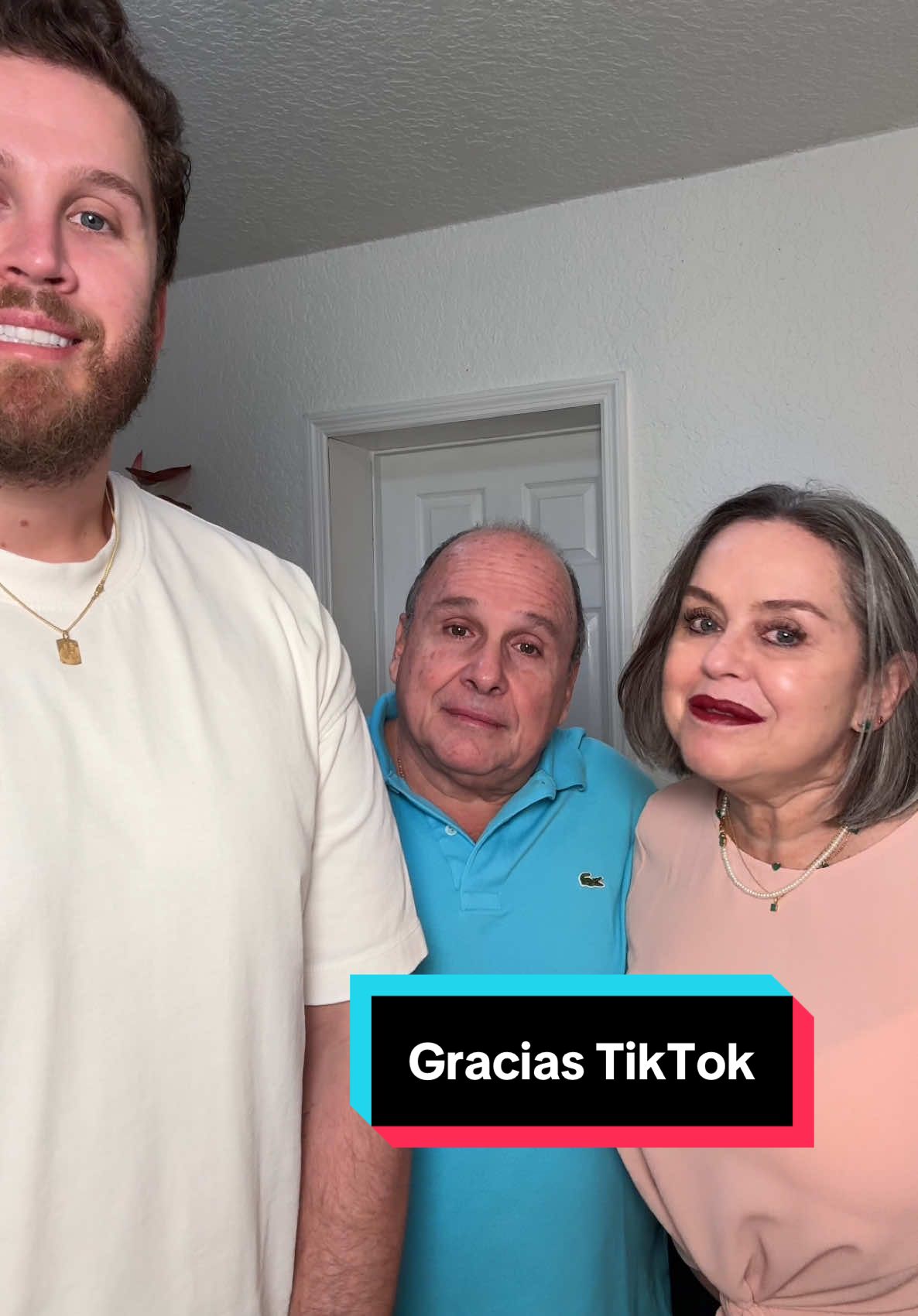 Mi familia despidiéndose de TikTok. Gracias a todos por su amor