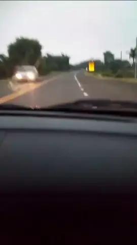 PASSAGEIRO FILMA MOMENTO EXATO DO ACIDENTE. Acidente grave na ERS-240 em Capela de Santana. Uma colisão entre dois automóveis, que seriam Vectra e Voyage, aconteceu no início da manhã deste sábado, dia 18, na ERS-240, altura da localidade de Pareci Velho, em Capela de Santana, próximo da divisa com Montenegro. Samu e equipe da concessionária CSG socorreram feridos, que foram encaminhados ao hospital. A Polícia Rodoviária Estadual também atendeu a ocorrência. Texto Jornal fato novo . Vídeo enviado por familiar de quem estava no carro.