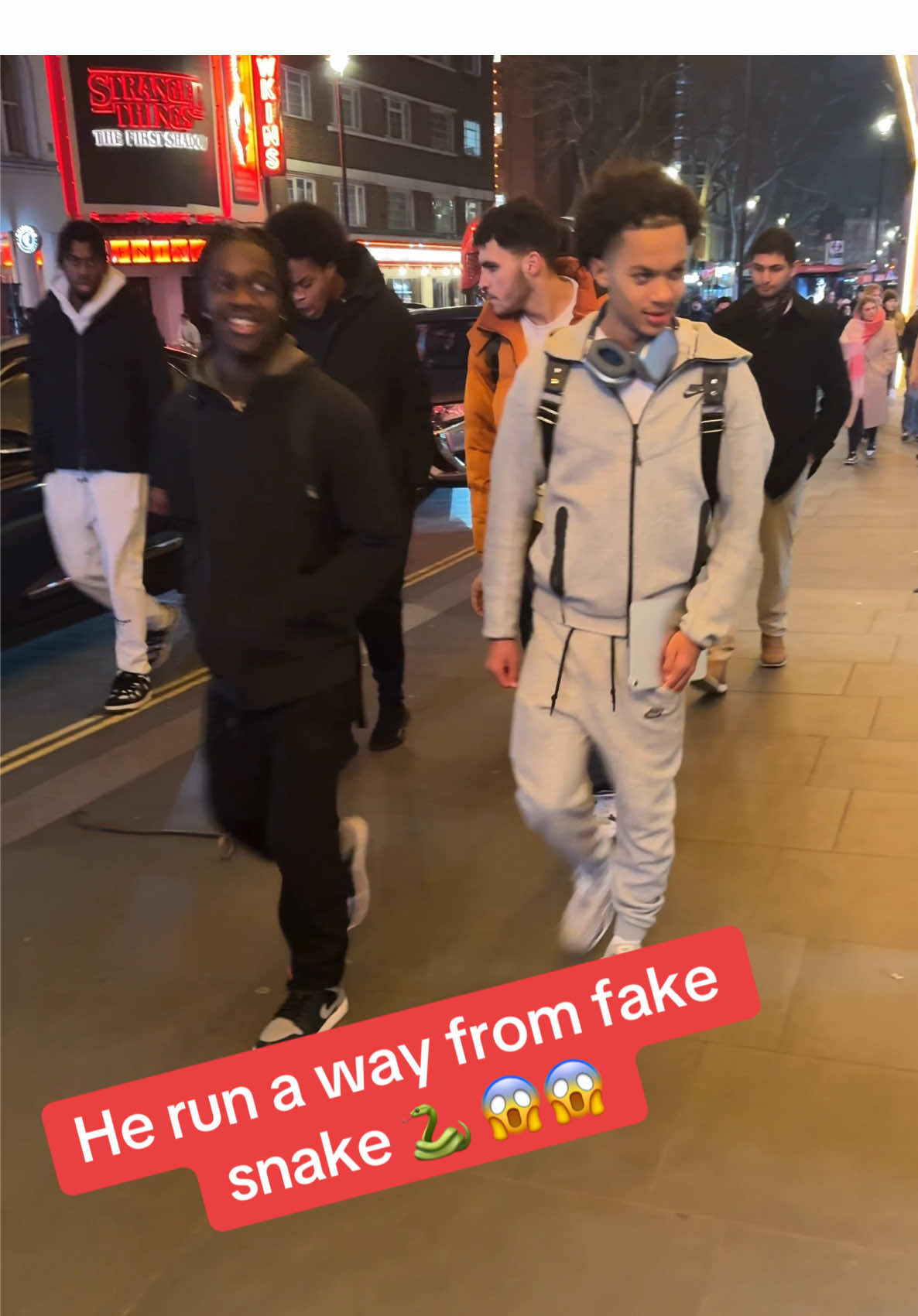 Watch them all scatter🏃‍♂️🏃‍♂️🌬️💨🔥🔥😂😂#humor #snake #oxfordstreet #prank 