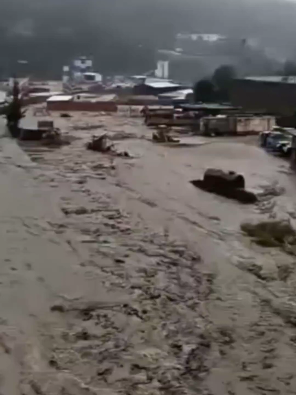 Inondations dans la wilaya de Béjaïa en Algérie : fortes pluies et chutes de neige touchent plusieurs wilayas . #bt_touristique #france #pourtoii #paris #españa #news #pluie 