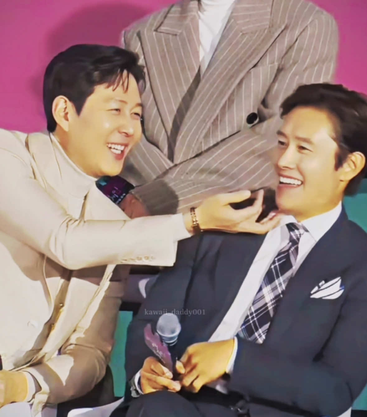 #LEEBYUNGHUN #LEEJUNGJAE || Guys I love them so much it’s not healthy anymore at this point #leebyunghun #leejungjae #squidgame #squidgame2 #frontmansquidgame #hwanginho #hwanginhosquidgame #seonggihun #seonggihunsquidgame #457 #foryou #foryoupage #fyppp #viral #edit #edits 