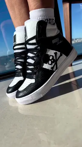 🔥 Botinha de Treino Feminino Skull – O poder que você merece na academia! 🔥 💪 Especialmente para Treino de Pernas Chegou a Boot Training Brasil, a escolha perfeita para mulheres que querem desempenho, estilo e atitude no treino! 🖤 Design exclusivo Skull Caveira: Para quem não tem medo de mostrar força e personalidade. 👟 Conforto e segurança: Feita com materiais de alta qualidade para garantir estabilidade e proteção nos seus agachamentos e elevações. ⚡ Desempenho elevado: Solado antiderrapante e ajuste anatômico para dar suporte nos treinos mais intensos. ✨ Estilo único: Leve sua paixão pelo treino com muito estilo e destaque na academia! 🚚 Frete rápido para todo o Brasil. 👉 Garanta a sua agora mesmo!  #SkullBoots #TreinoDePernas #MulheresFortes #BootTrainingBrasil