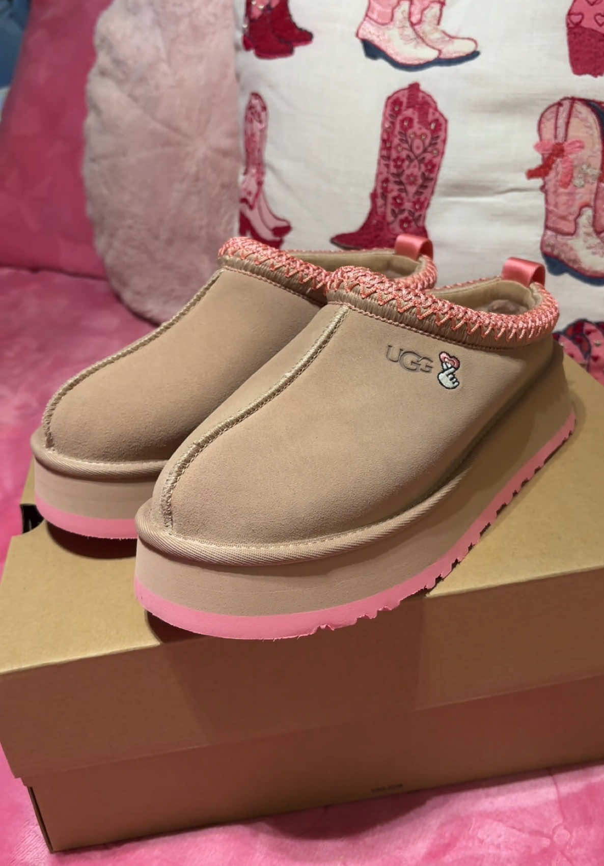 Pink Valentine’s Ugg collection 💖🎀 #unboxingvideo #unboxingshoes #uggs #uggtasman #valentines #pinkshoes #fyp #fy #pinkgirl 